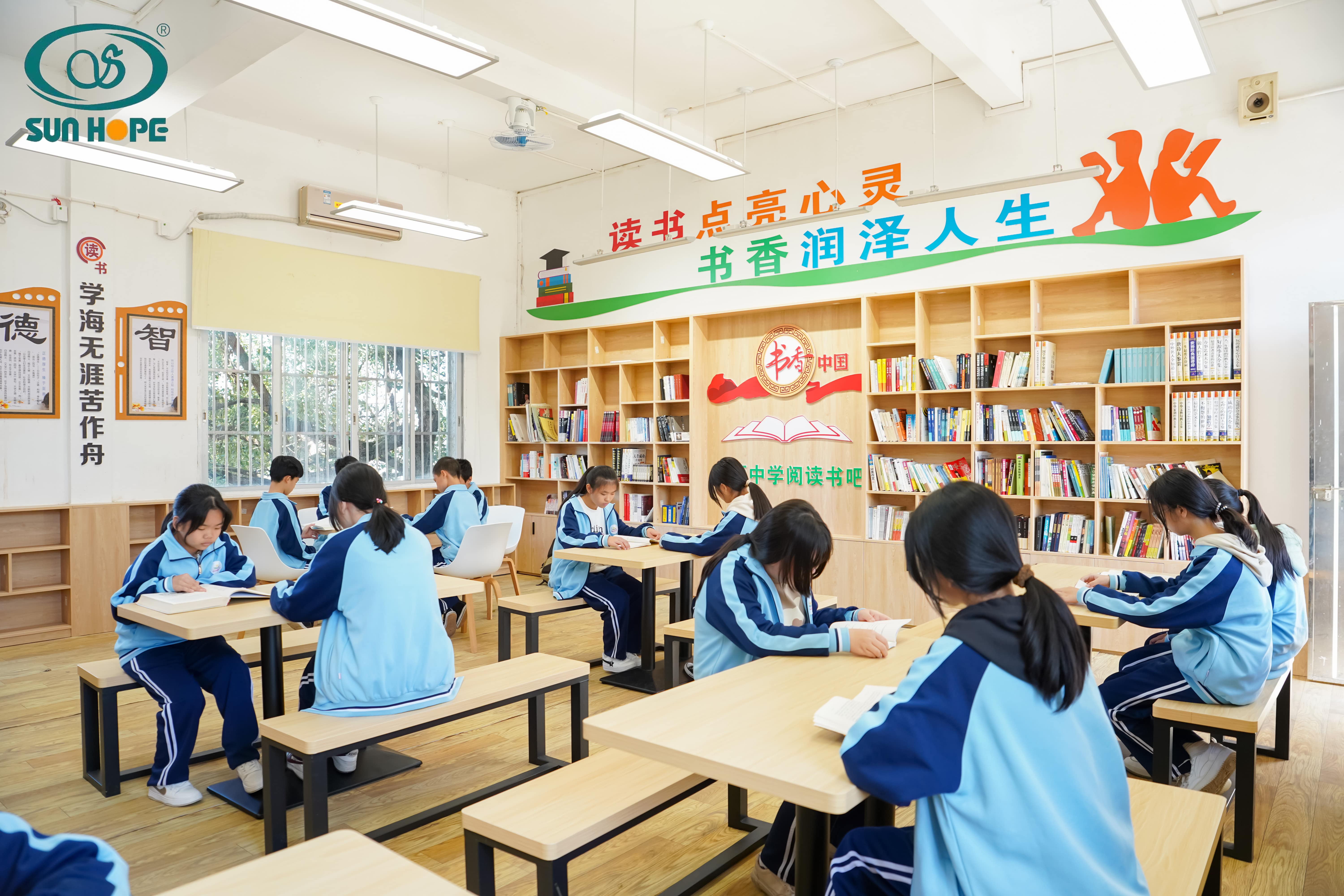 天津高校大学生记者走进玩球体育公益小学开展“书香悦读,筑梦成长”活动 天津高校大学生记者走进玩球体育公益小学开展“书香悦读,筑梦成长”活动