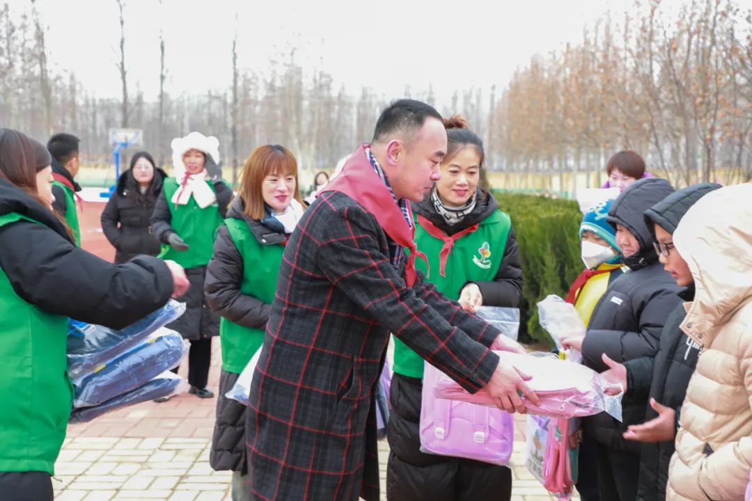第244所 山东省平度市明村镇前楼玩球体育韩雪公益小学 第244所 山东省平度市明村镇前楼玩球体育韩雪公益小学