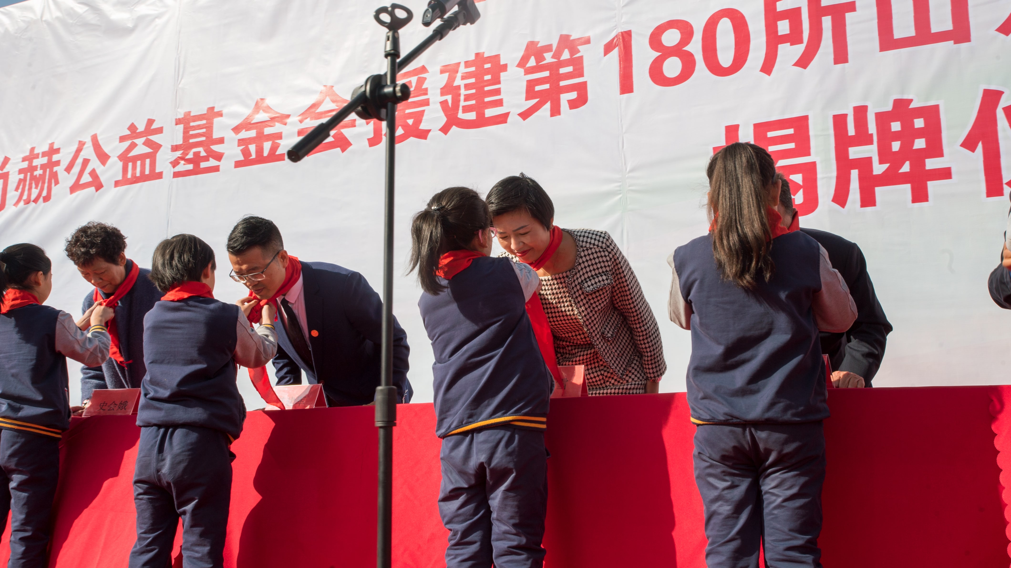 第180所 济宁市高新区玩球体育吴雪小学