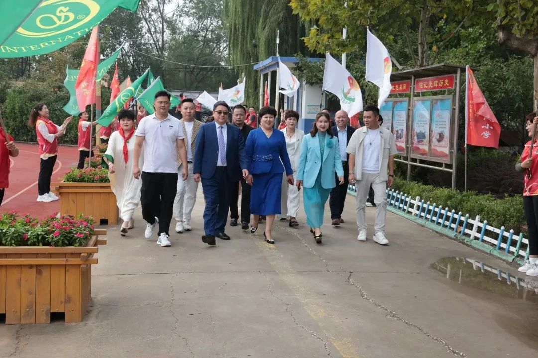 第236所 山东省平度市崔家集镇前洼玩球体育徐春凤小学