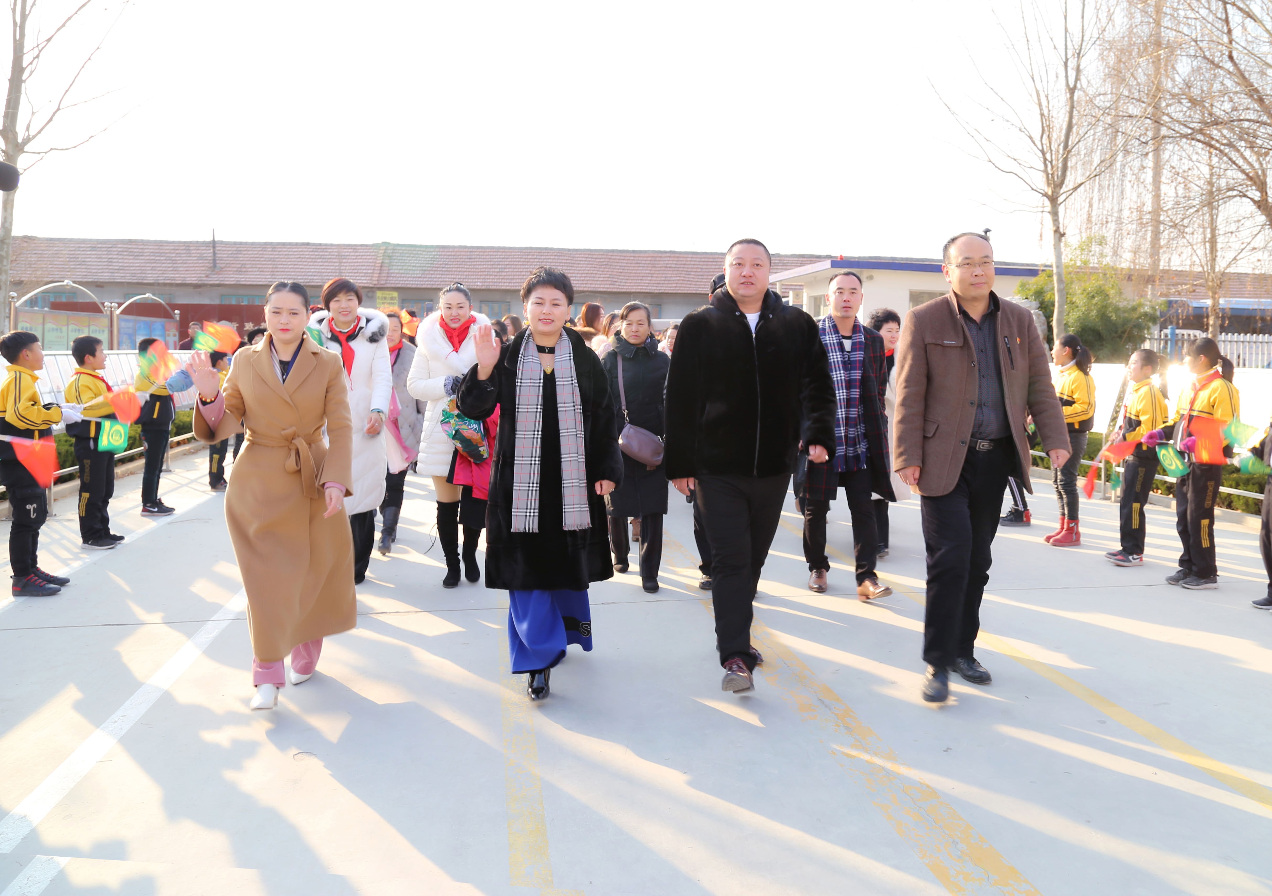 第104所 高密市姜庄镇李仙玩球体育周玉洁小学