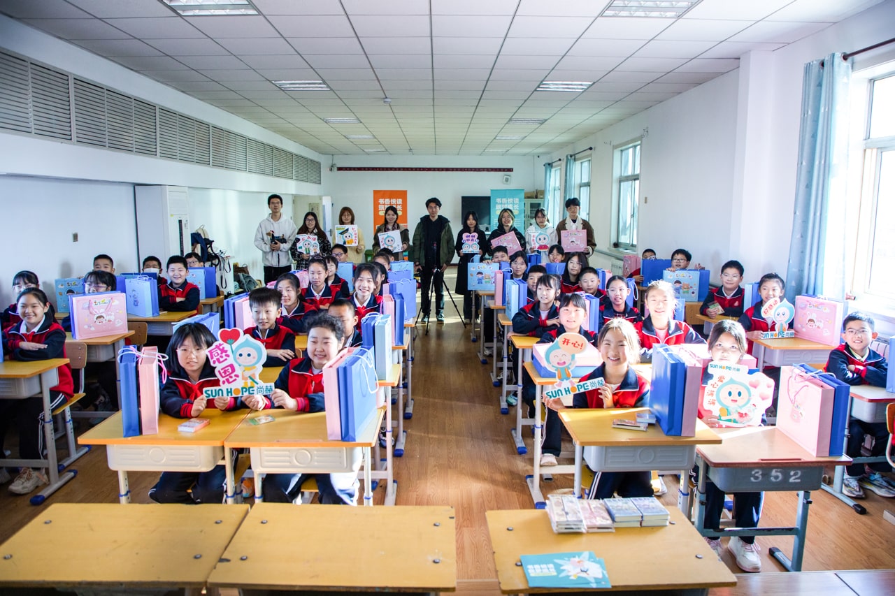 天津高校大学生记者走进玩球体育公益小学开展“书香悦读,筑梦成长”活动 天津高校大学生记者走进玩球体育公益小学开展“书香悦读,筑梦成长”活动