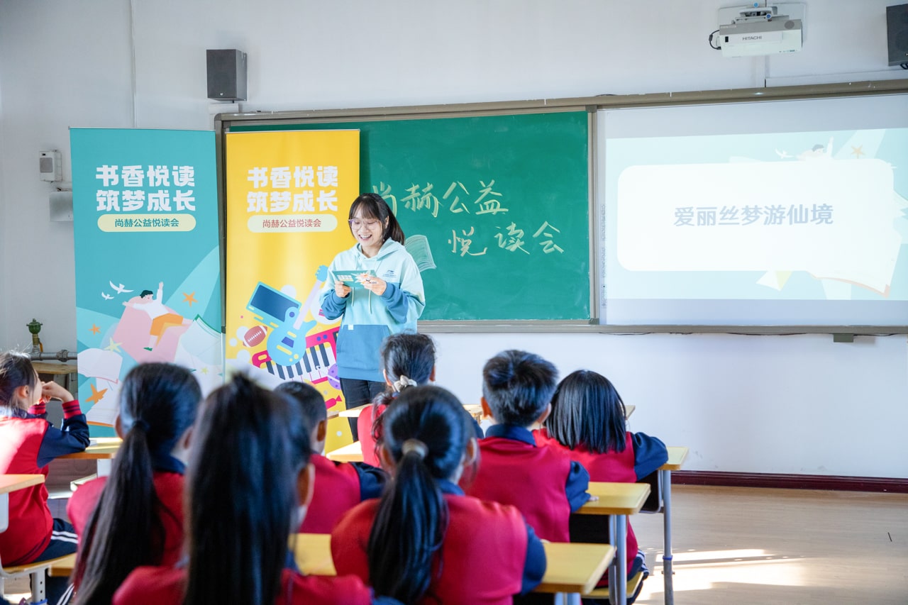 天津高校大学生记者走进玩球体育公益小学开展“书香悦读,筑梦成长”活动 天津高校大学生记者走进玩球体育公益小学开展“书香悦读,筑梦成长”活动