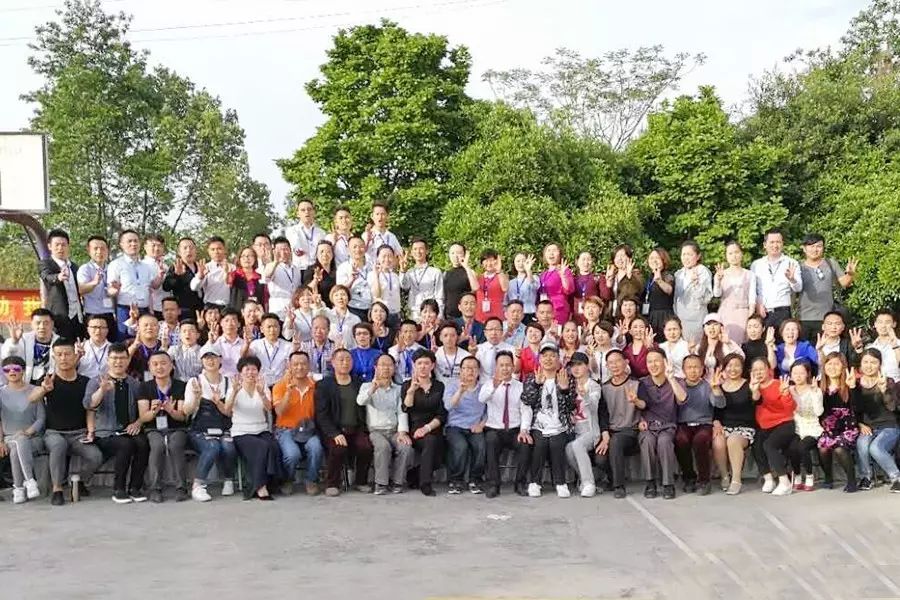 第80所 仁寿县天峨镇复合玩球体育唐源小学