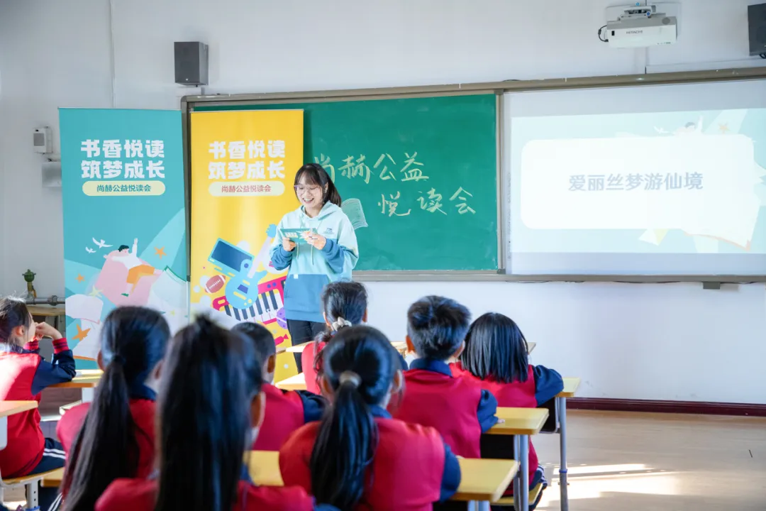 天津高校大学生记者走进玩球体育公益小学开展“书香悦读,筑梦成长”活动 天津高校大学生记者走进玩球体育公益小学开展“书香悦读,筑梦成长”活动