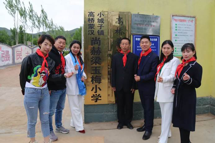 第211所 内蒙古赤峰市宁城县小城子镇高桥蒙汉玩球体育梁玉梅小学