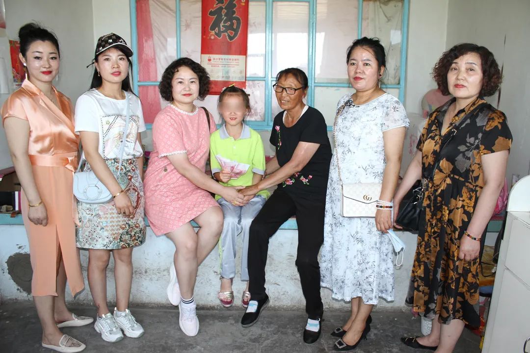第215所 松原市前郭县达里巴乡吉郭村玩球体育叶红霞小学