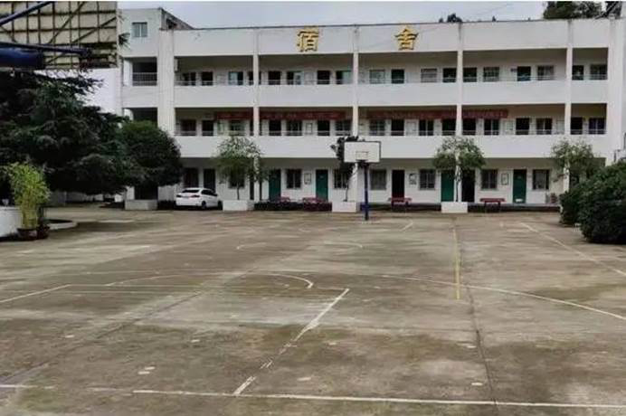 第221所 四川省绵阳市盐亭县永泰镇与可玩球体育周玲艳小学 第221所 四川省绵阳市盐亭县永泰镇与可玩球体育周玲艳小学